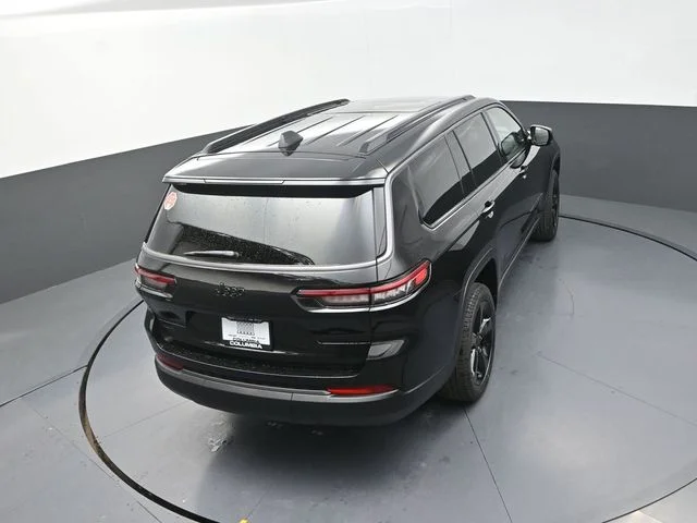 New 2026 Diamond Black Crystal Pearlcoat Jeep Limited image 17