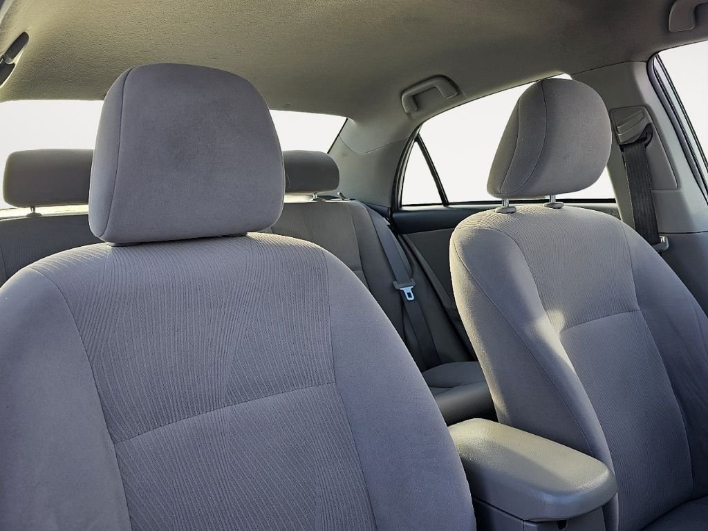 Used 2011 Classic Silver Metallic Toyota LE image 23