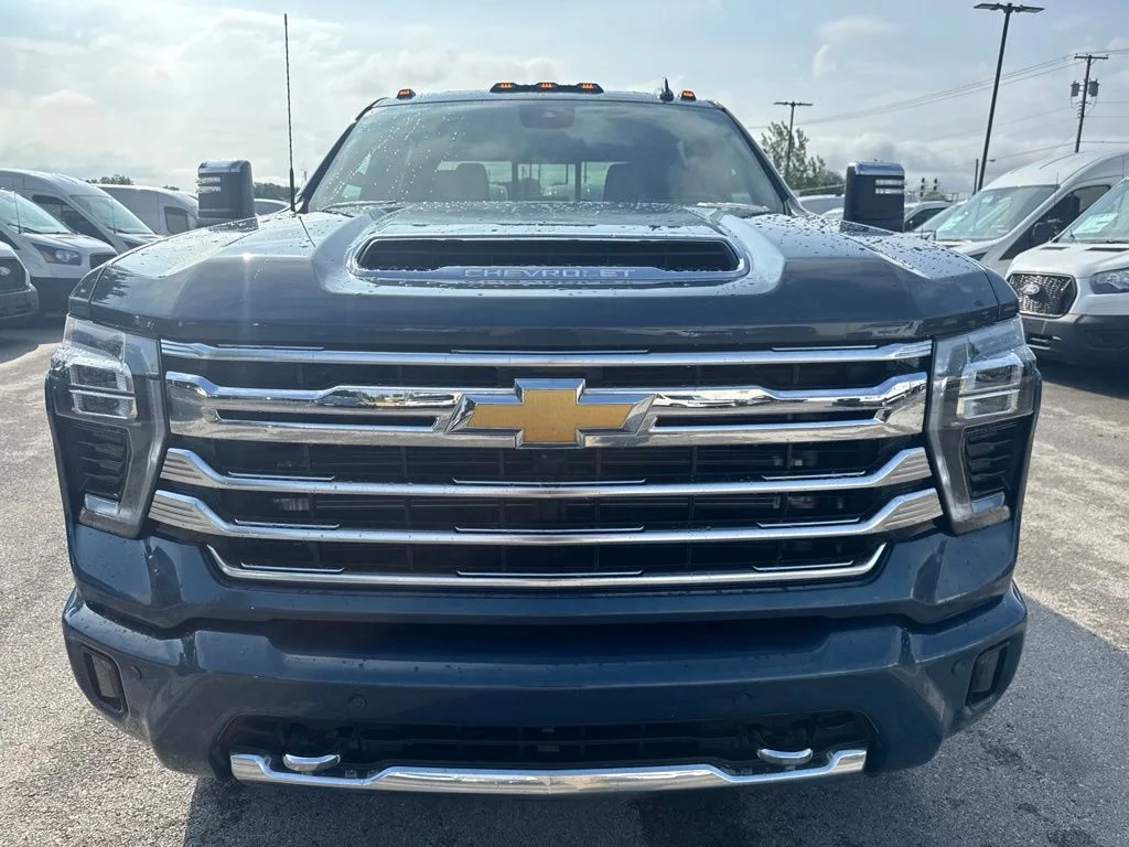 Used 2026 Blue Chevrolet High Country image 8
