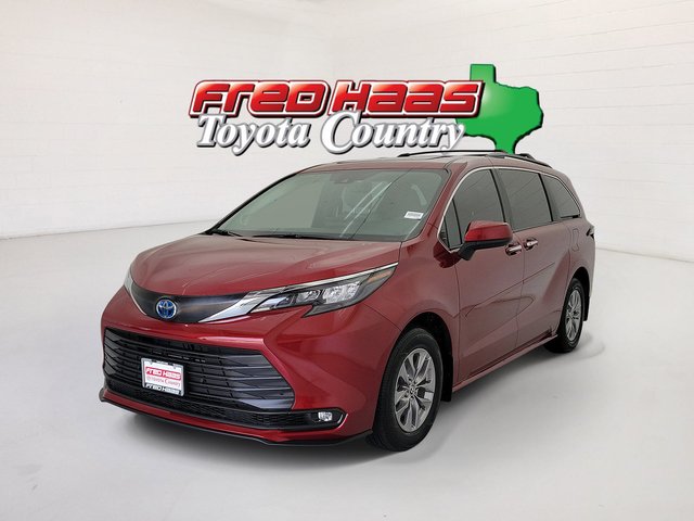 2025 Toyota Sienna XLE