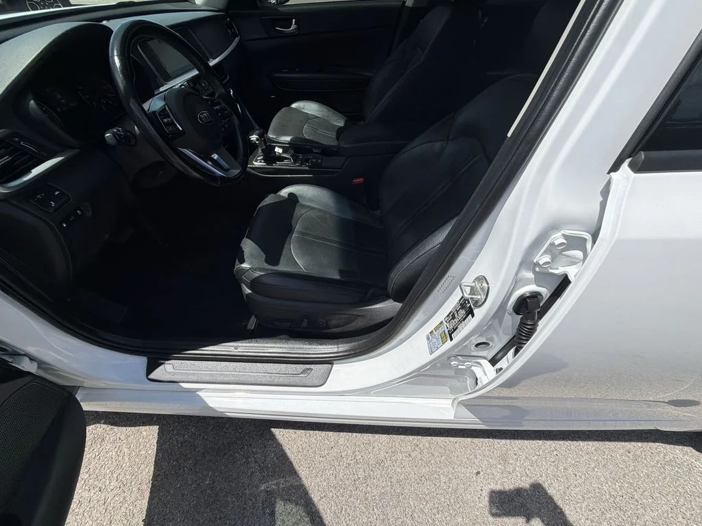 Used 2020 White Kia EX Premium image 12