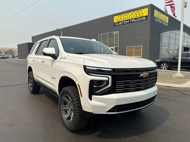 Used 2025  Chevrolet High Country image 2
