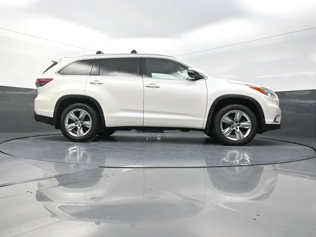 Used 2015 White Toyota Limited image 38