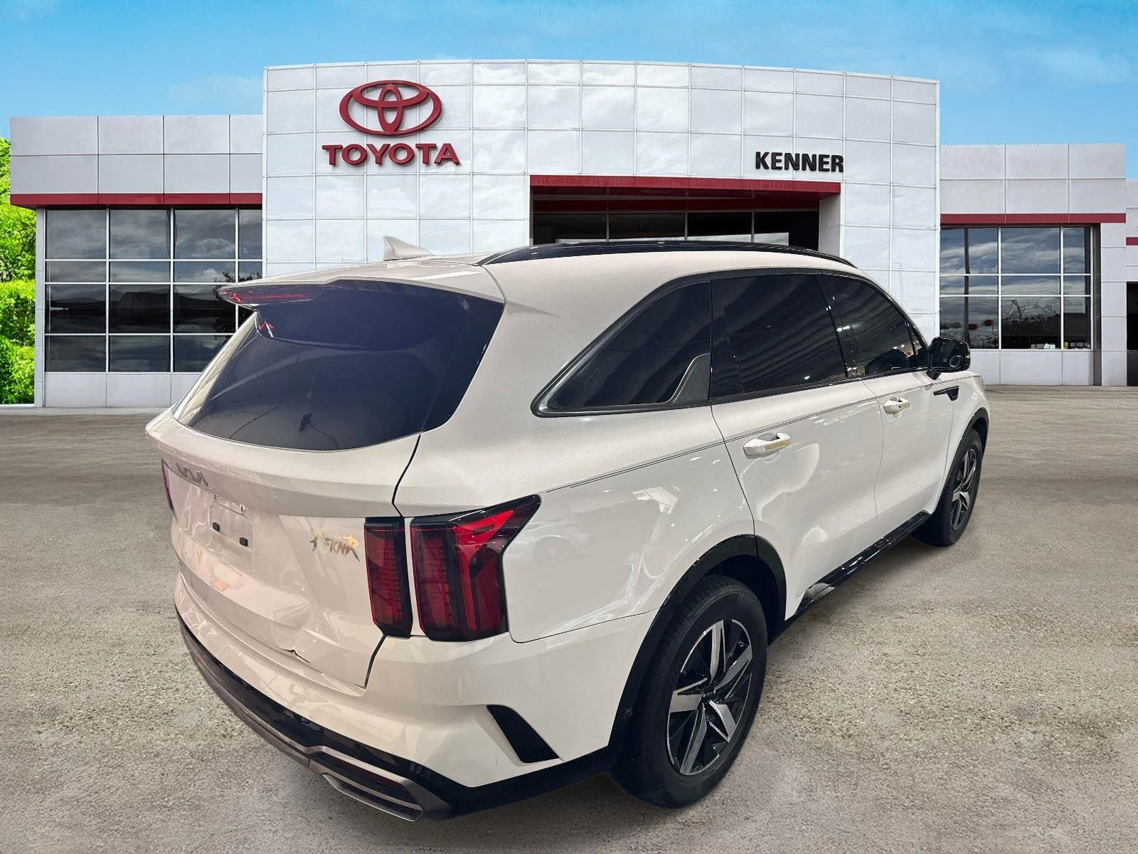 Used 2023 Glacial White Pearl Kia S image 6