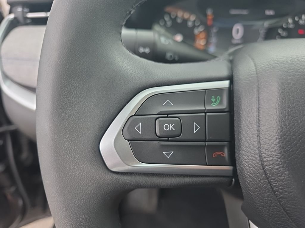Used 2023 Gray Jeep Latitude image 16
