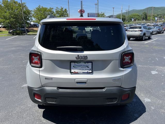 Used 2018 Glacier Metallic Jeep Latitude image 6
