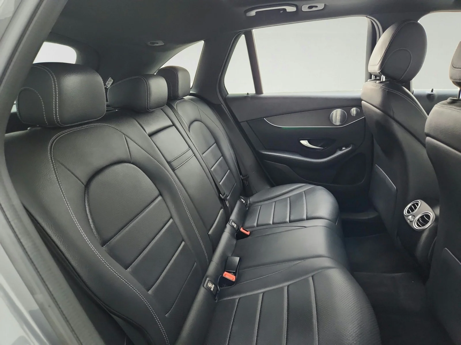 Used 2020 Selenite Grey Metallic Mercedes-Benz GLC 300 image 30