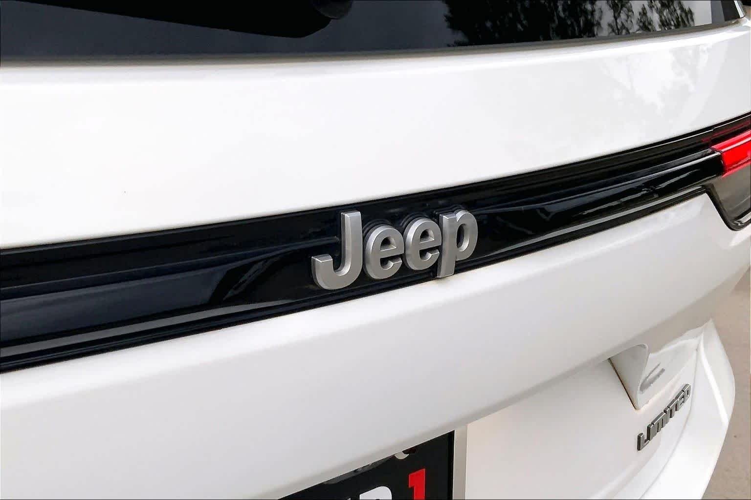 Used 2024 Bright White Clearcoat Jeep Limited image 30