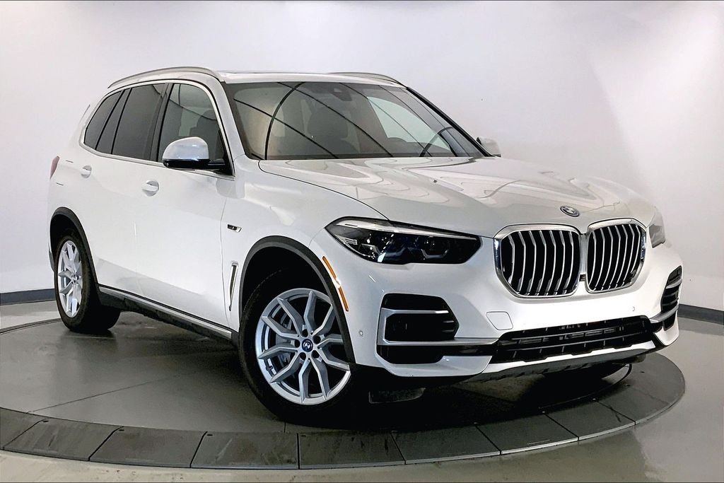 Used 2023 Mineral White Metallic BMW  image 33