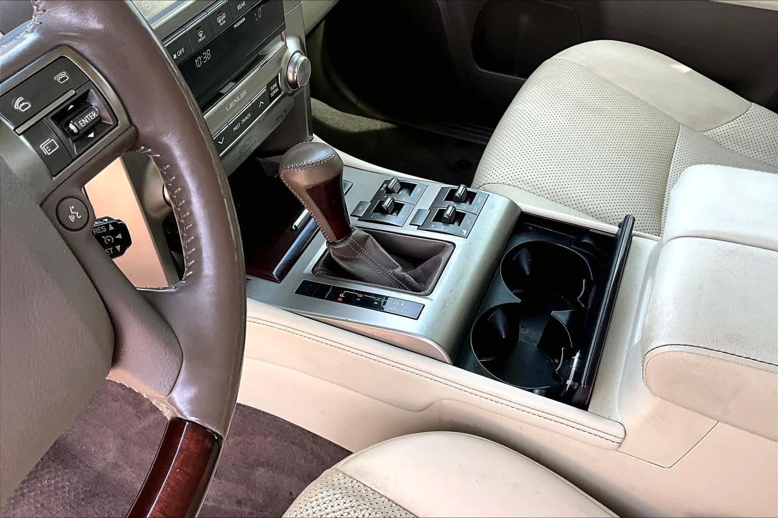 Used 2018 Starfire Pearl Lexus Luxury image 17