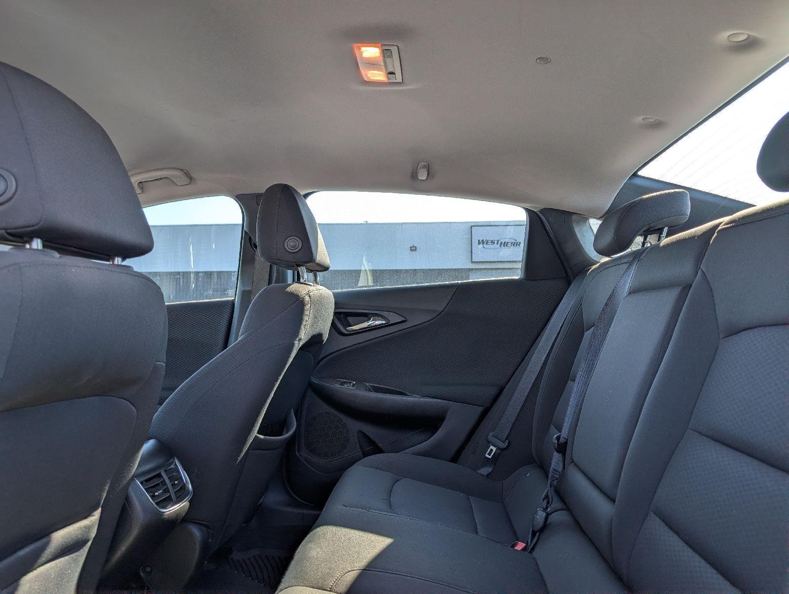 Used 2018 Pepperdust Metallic Chevrolet LT image 10