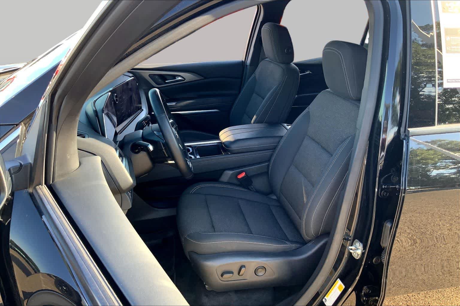 Used 2025 Mosaic Black Metallic Chevrolet FWD LT image 8