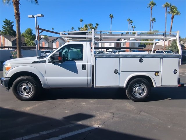 2015 Ford F-350 Super Duty Chassis Cab XL