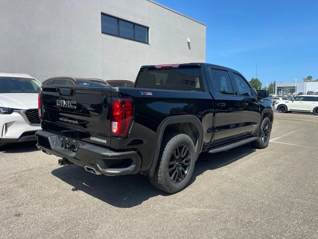 Used 2022 Onyx Black GMC Elevation image 3
