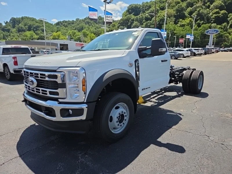 New 2026 Oxford White Ford F-600® XL image 3