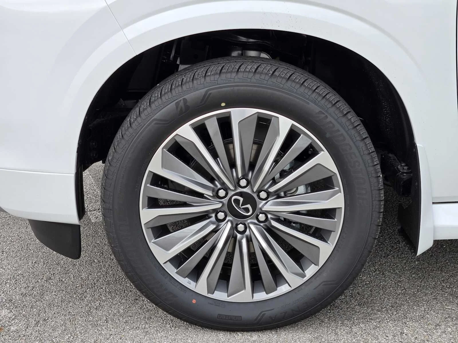 New 2026 RADIANT WHITE INFINITI Luxe 2WD image 7