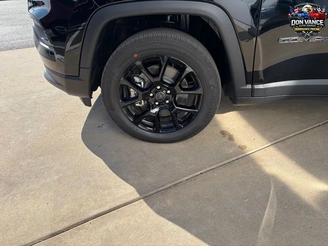 New 2026 Diamond Black Crystal Pearlcoat Jeep Latitude image 23