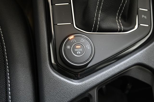 New 2026 White Volkswagen 1.5T SE Black image 25