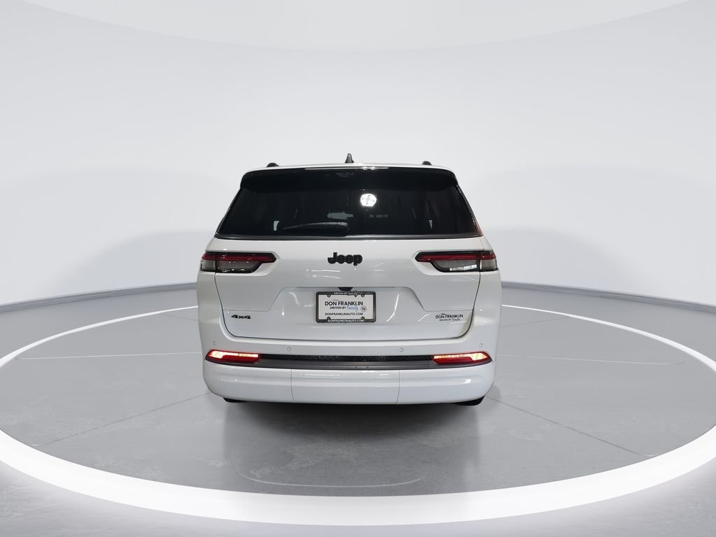New 2026 Bright White Clear-Coat Exterior Paint Jeep Limited image 7