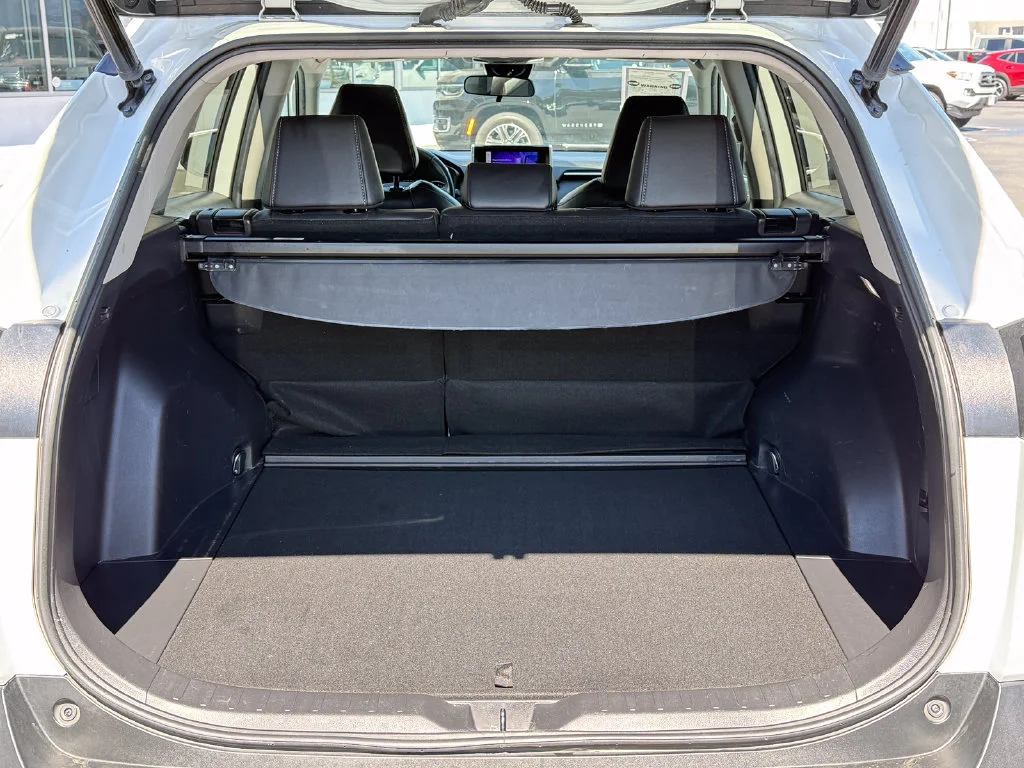 Used 2023  Toyota XLE Premium image 12