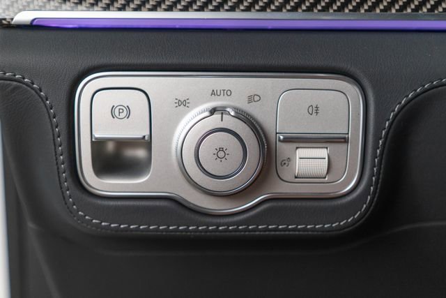 New 2026 MANUFAKTUR Moonlight White Metallic Mercedes-Benz GLS 63 AMG® image 65