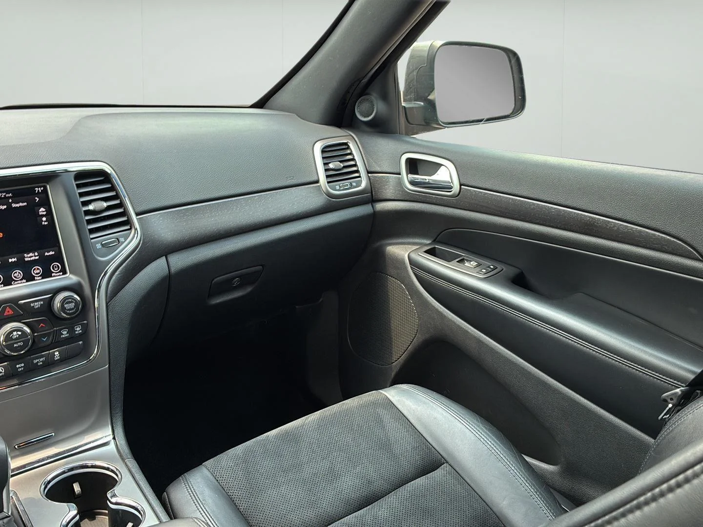 Used 2018 Granite Crystal Metallic Clearcoat Jeep Altitude image 24