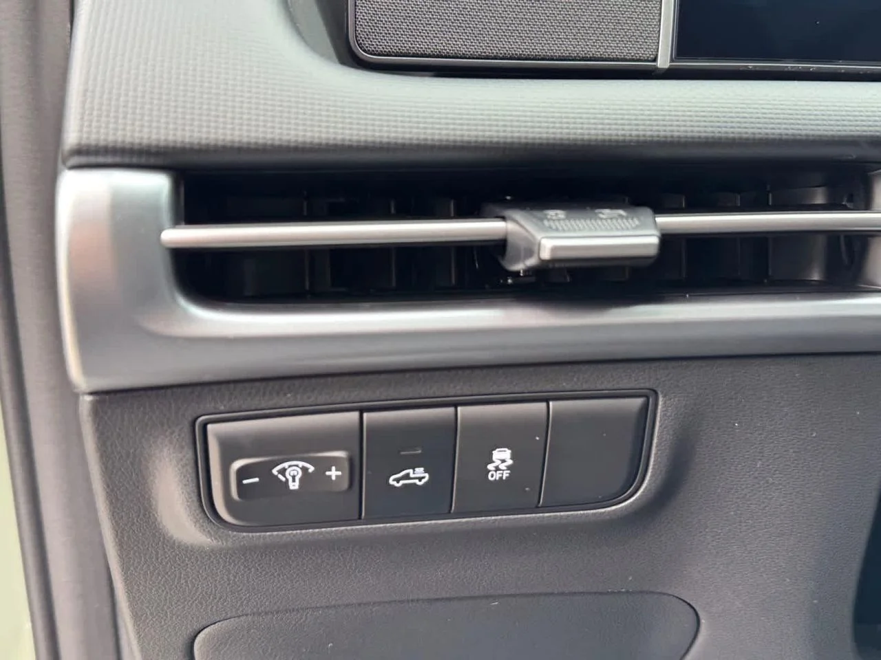 New 2027 Green Hyundai SE AWD image 14