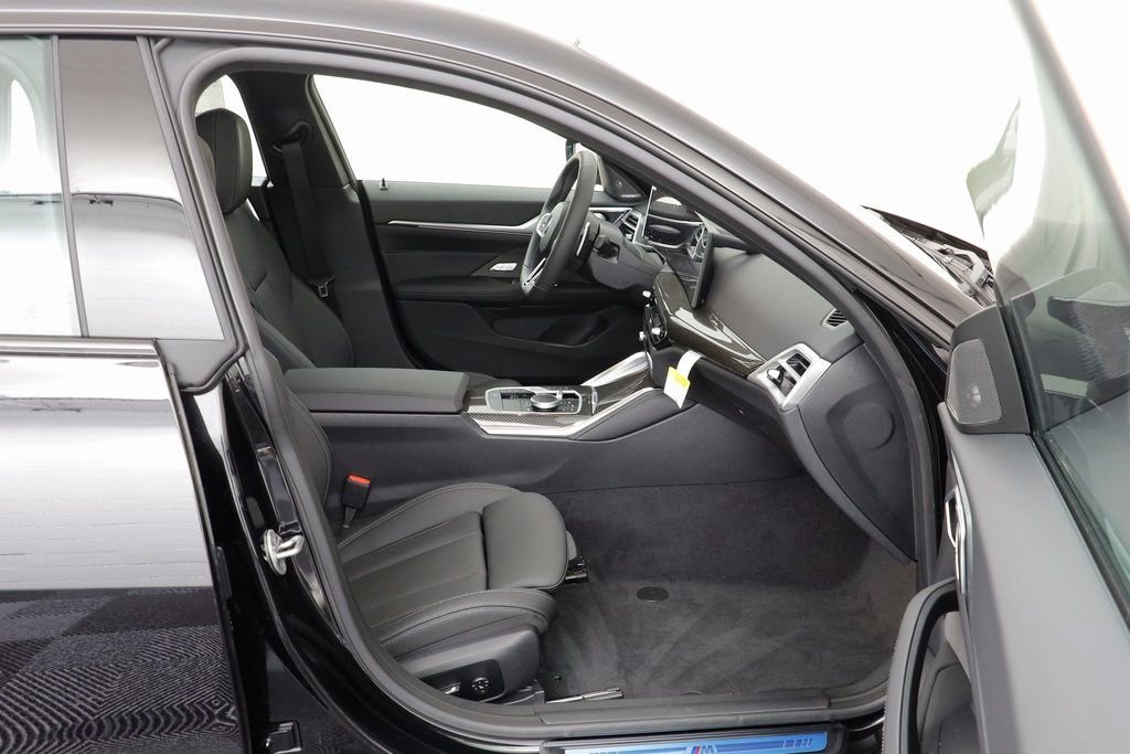 New 2026 Black Sapphire Metallic BMW M440i xDrive image 21