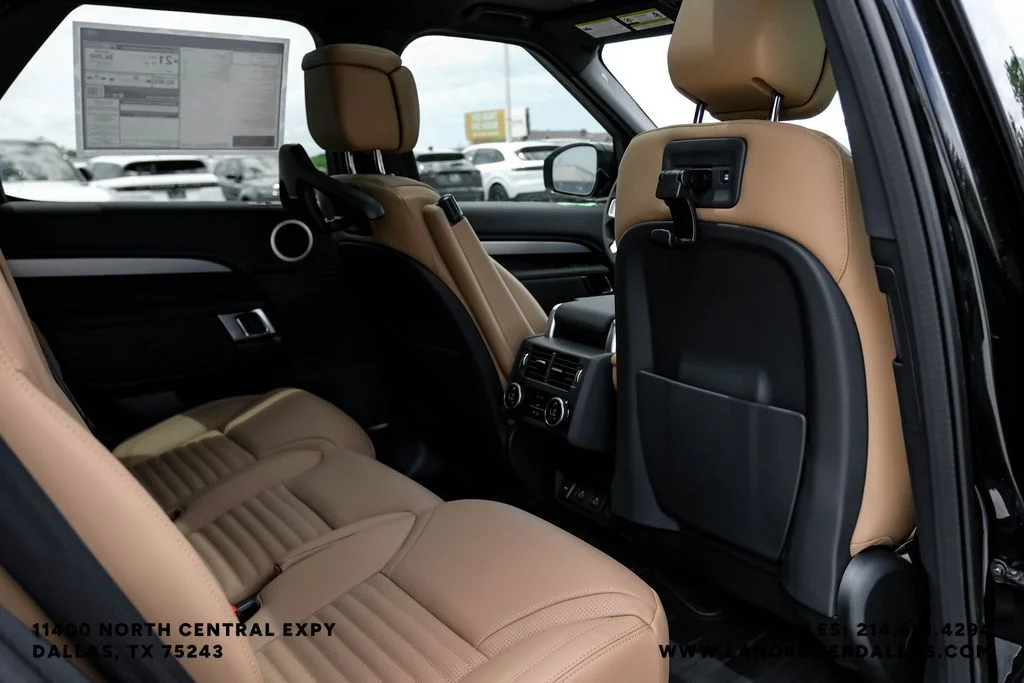 New 2026 Santorini Black Metallic Land Rover Dynamic SE image 30