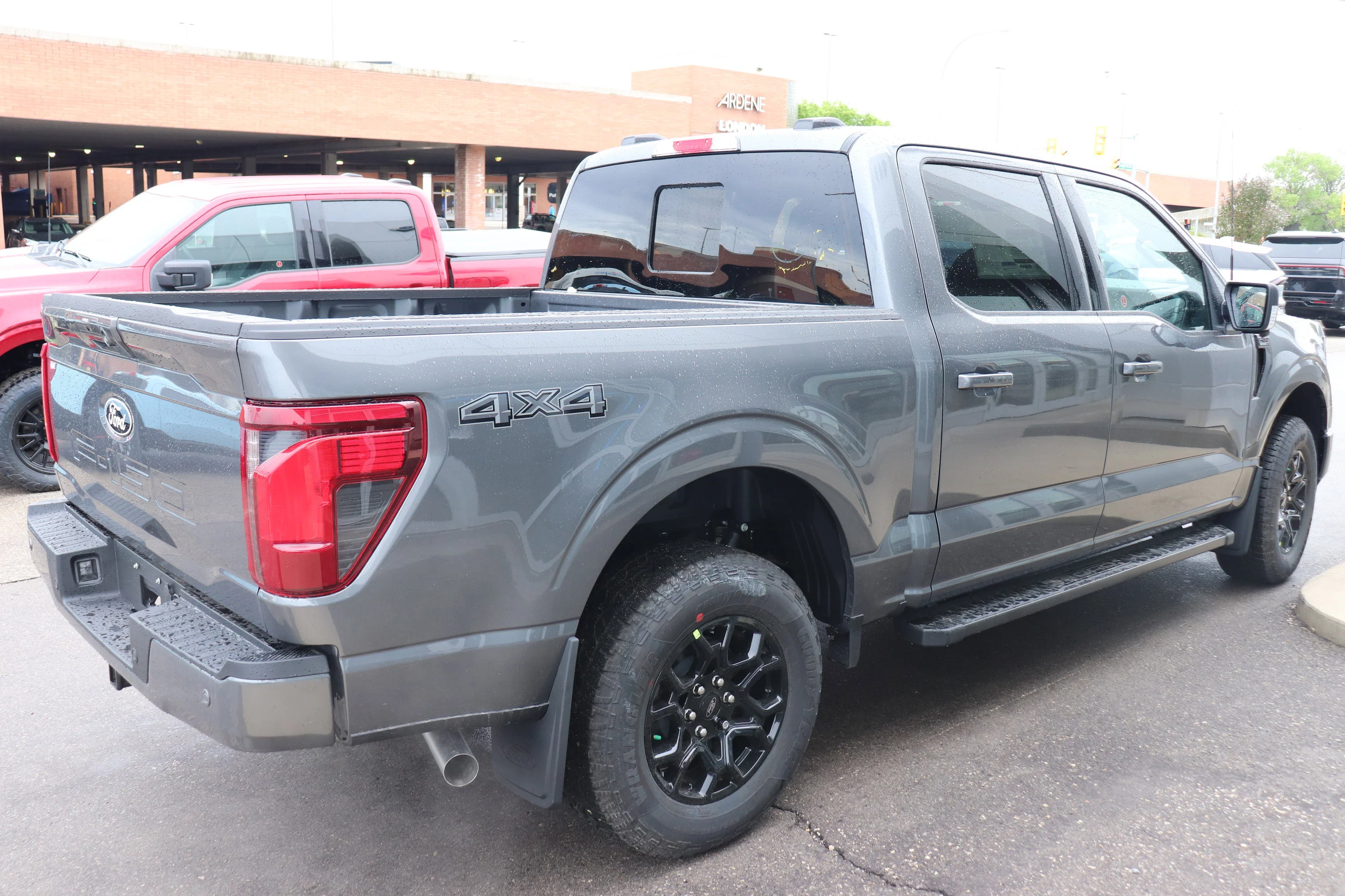 New 2026 CARBONIZED GREY METALLIC Ford XLT image 4