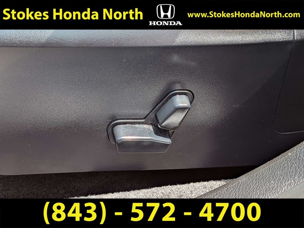 Used 2014 Red Chrysler LX image 22