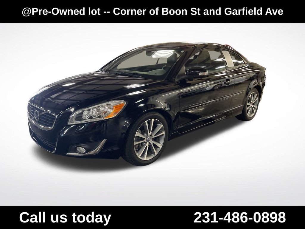 Pre-Owned 2013 Volvo C70 T5 2D Convertible in Traverse City