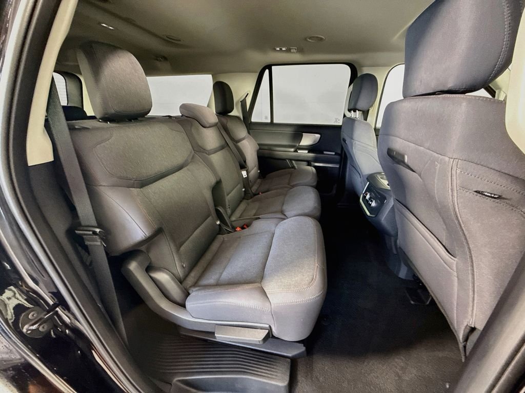 Used 2025 Agate Black Metallic Ford Active image 27