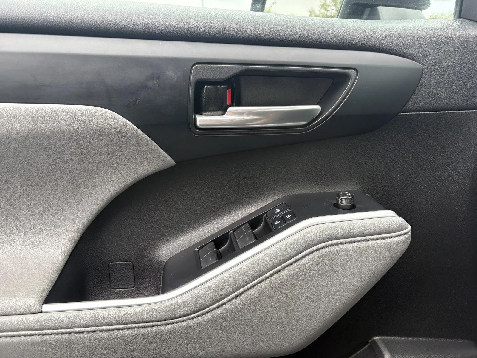 Used 2022 Magnetic Gray Metallic Toyota XLE image 23