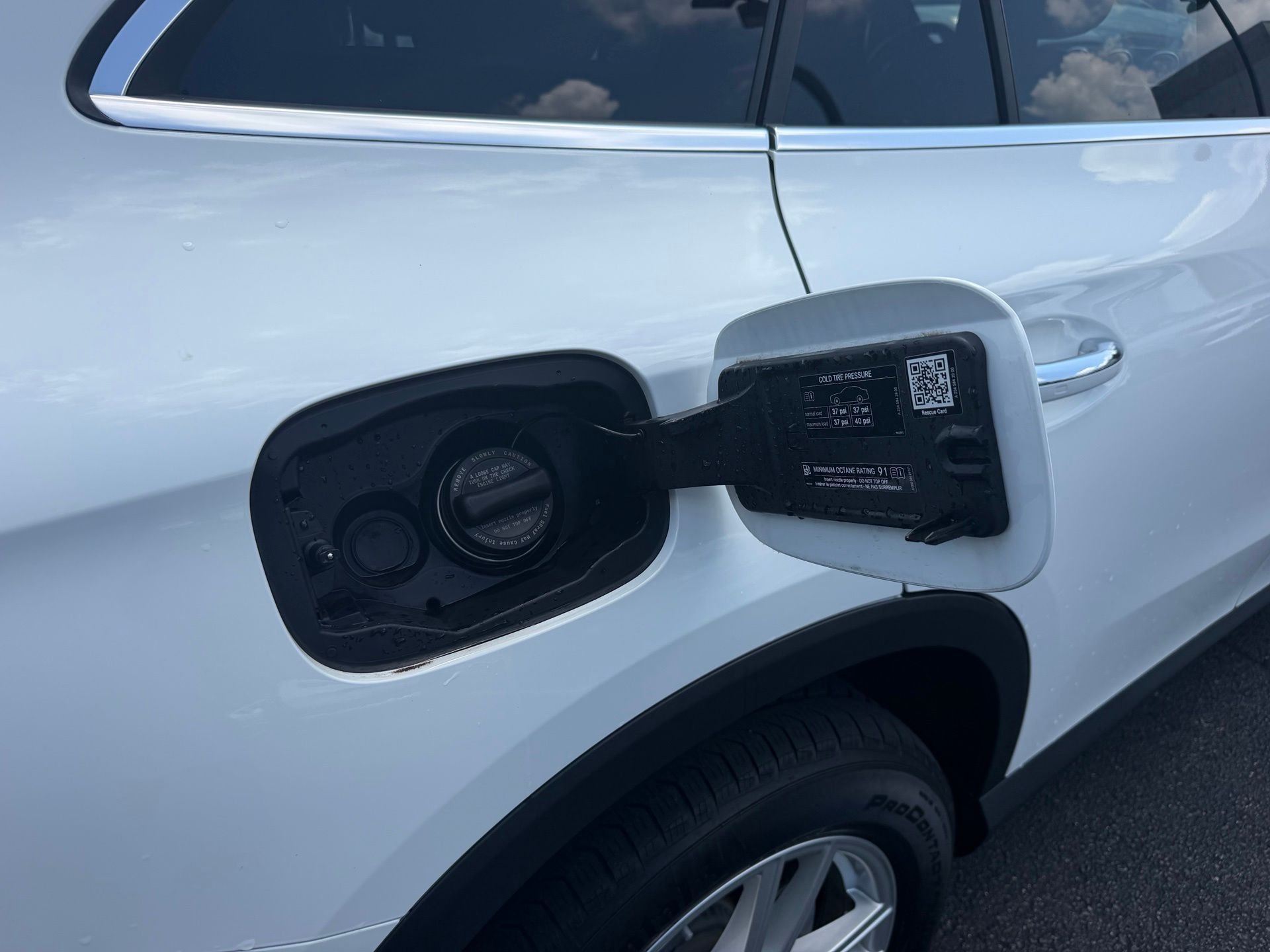 Certified Used 2023 White Mercedes-Benz GLC 300 image 28
