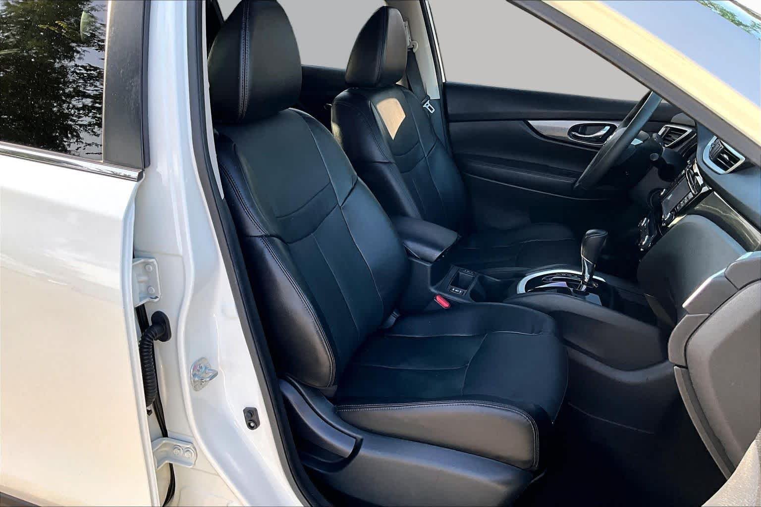 Used 2016 Pearl White Nissan SL image 9