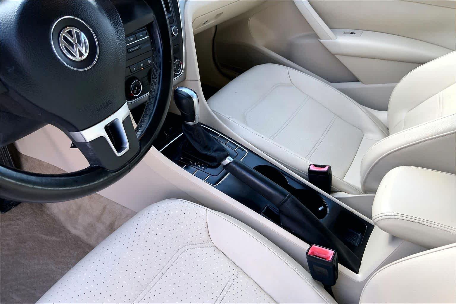 Used 2015 Candy White Volkswagen 1.8T S image 16