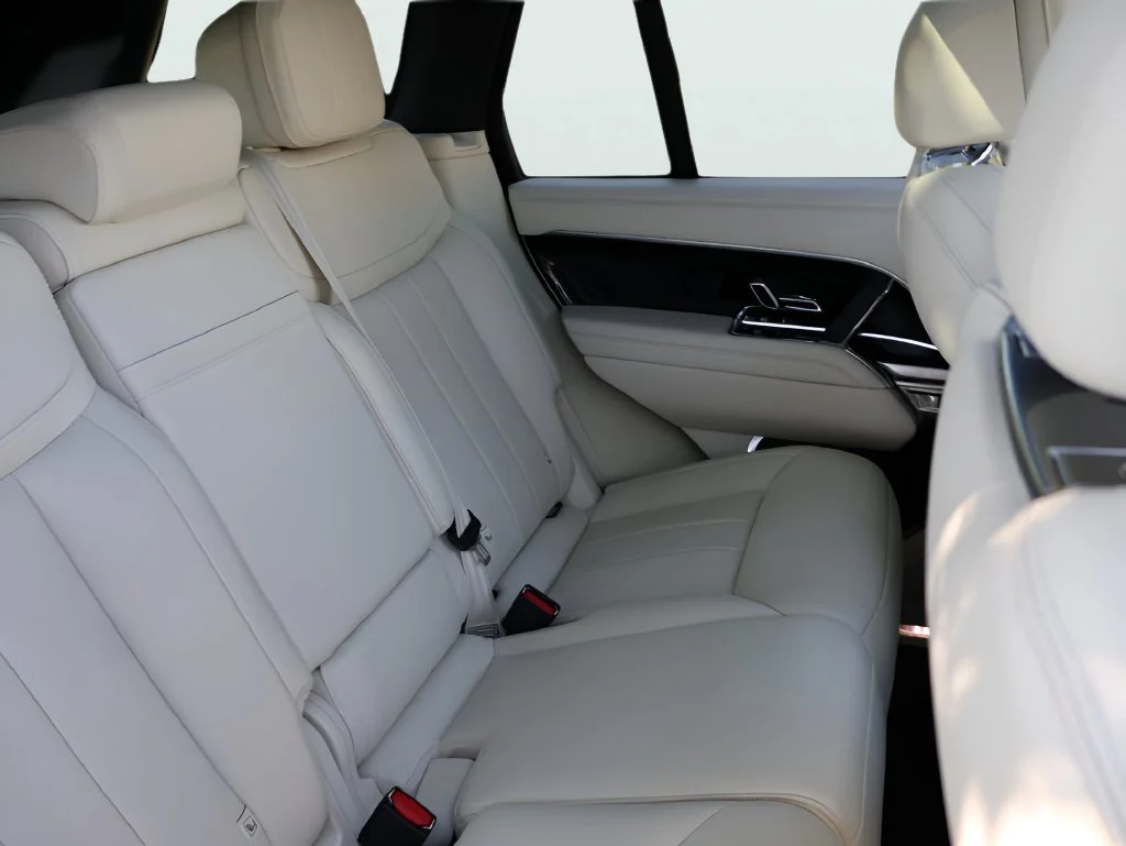 Used 2023 Batumi Gold Premium Metallic Land Rover SE image 13