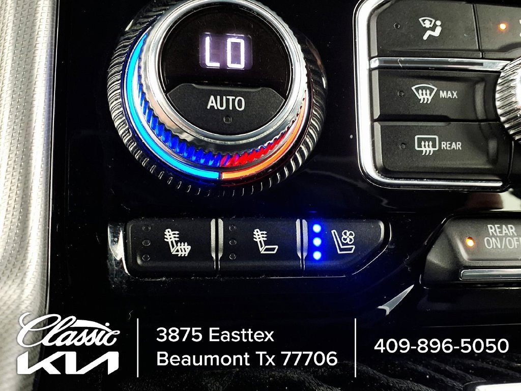 Used 2021 White GMC Denali image 13