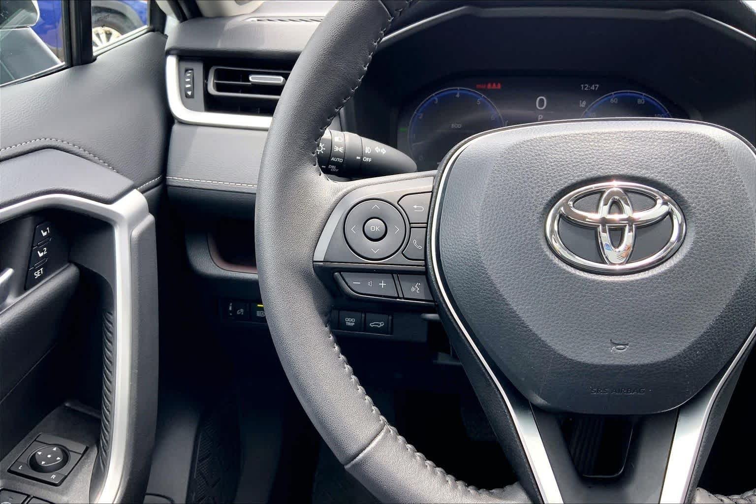 Used 2025 Wind Chill Pearl Toyota Limited image 24