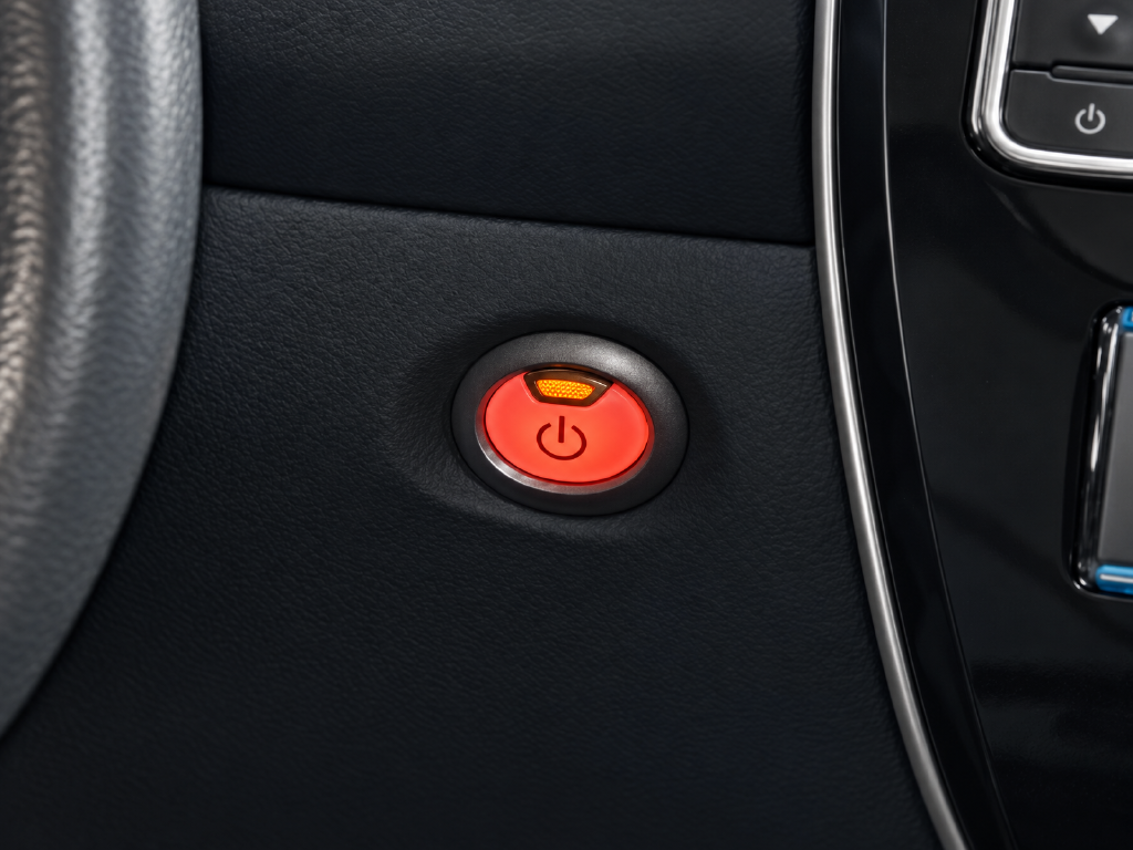Used 2015 Gray Nissan SV image 12