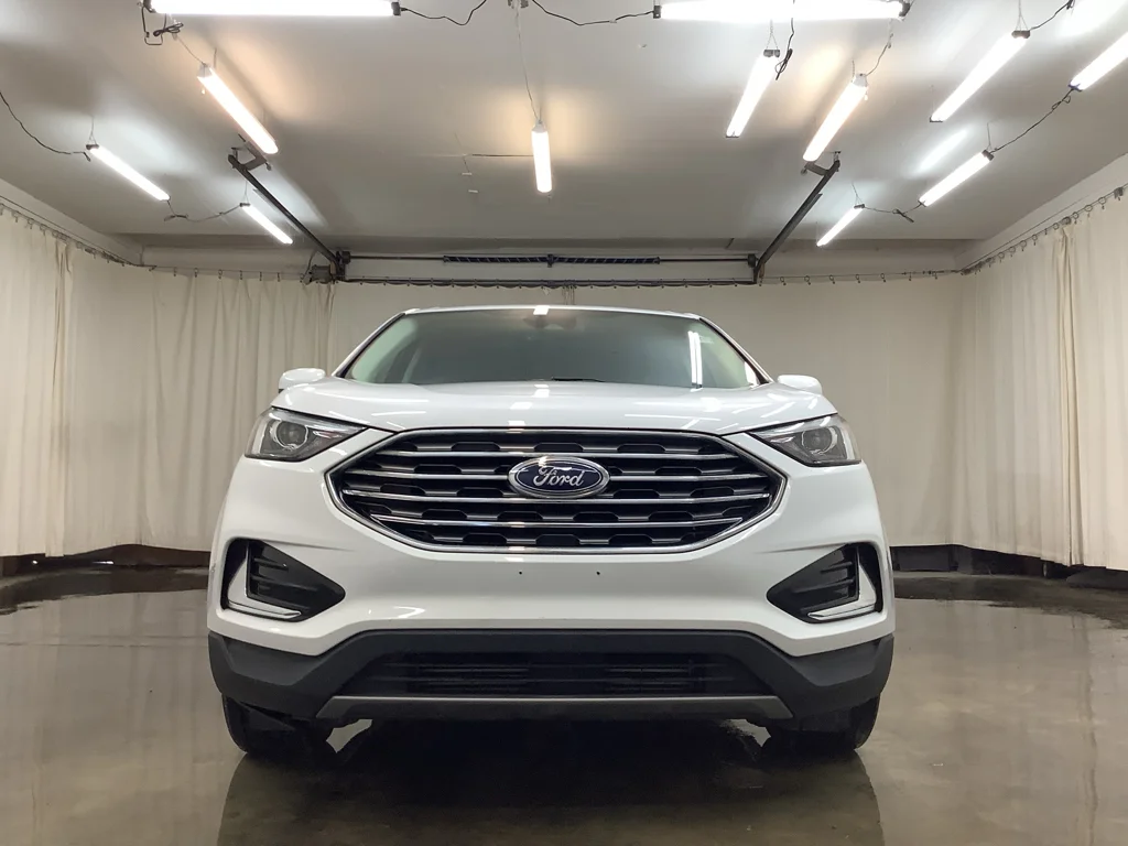 Used 2022 Oxford White Ford SEL image 10