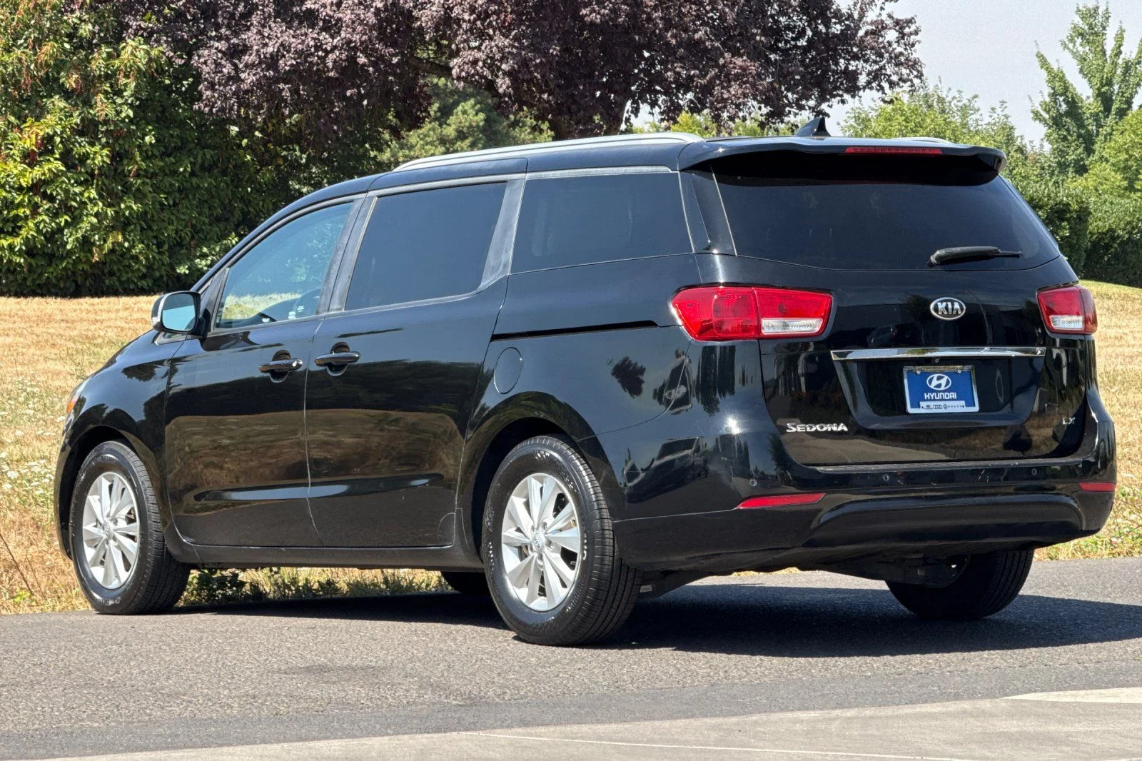 Used 2018 Black Kia LX image 5