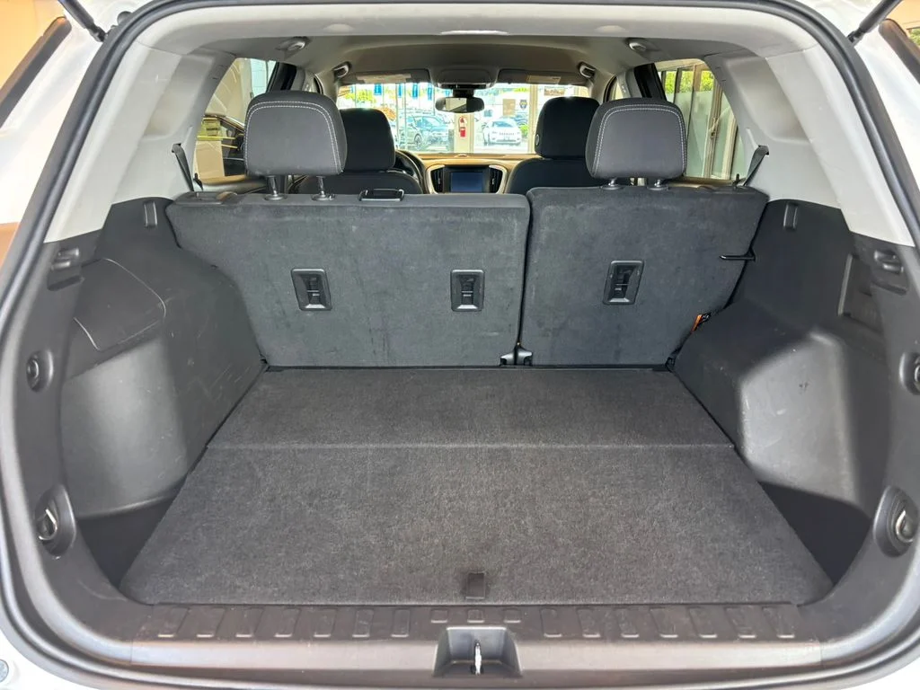 Used 2024 White GMC SLE image 33