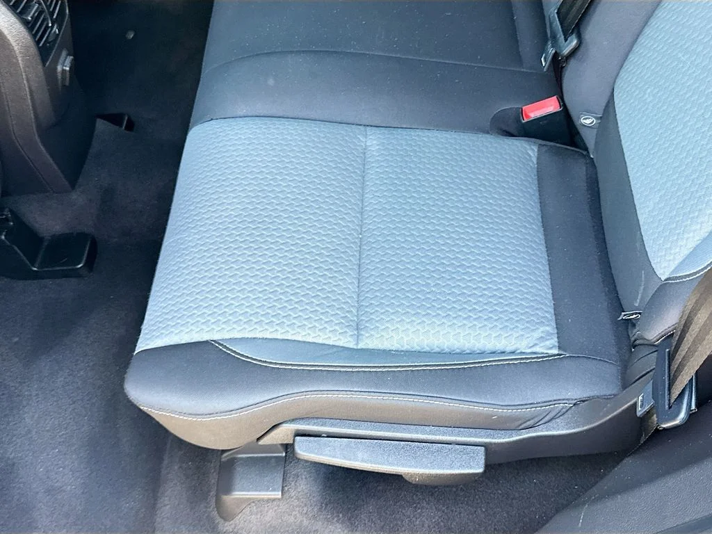 Used 2018 Black Ford SE image 27