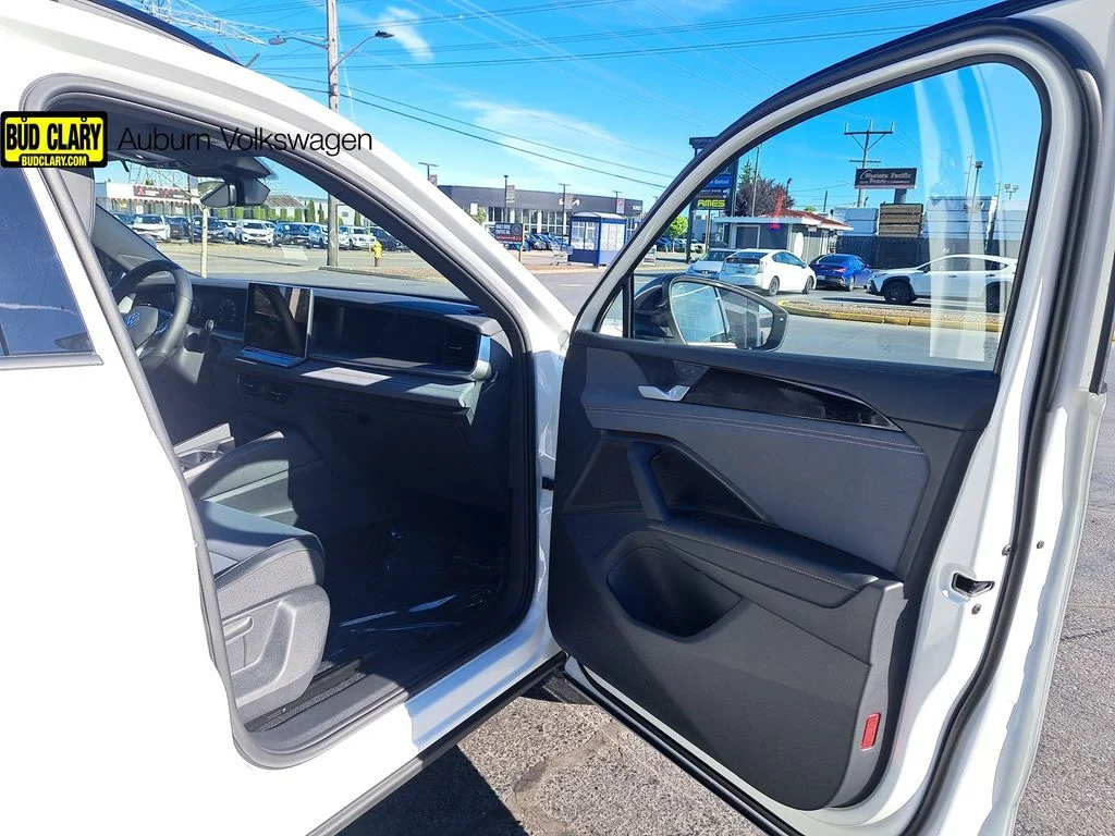 New 2026 White/off-white Volkswagen 2.0T SE R-Line Black image 17