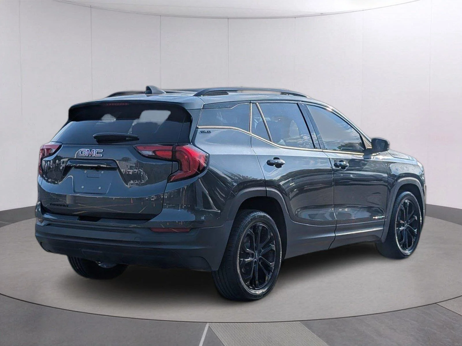 Used 2020 GRAPHITE GRAY METALLIC GMC SLE image 7