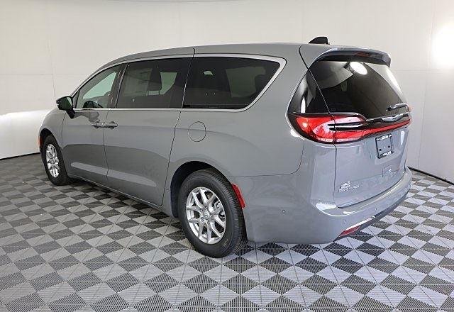 2025 Chrysler Pacifica Select - Photo 6