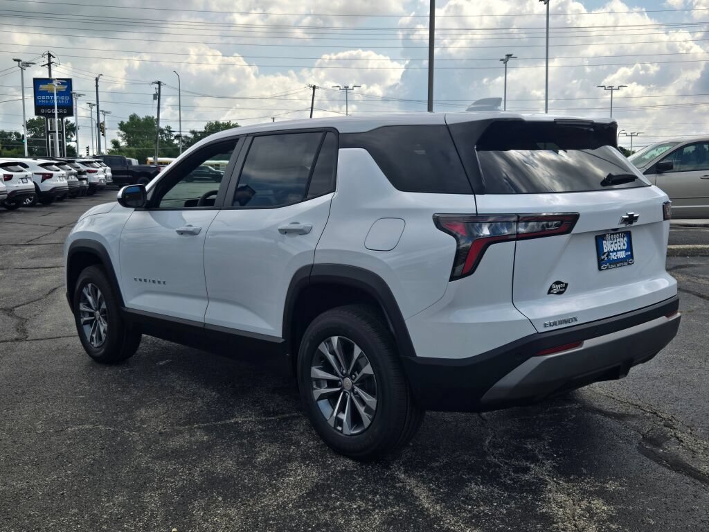2027 Chevrolet Equinox LT - Photo 11