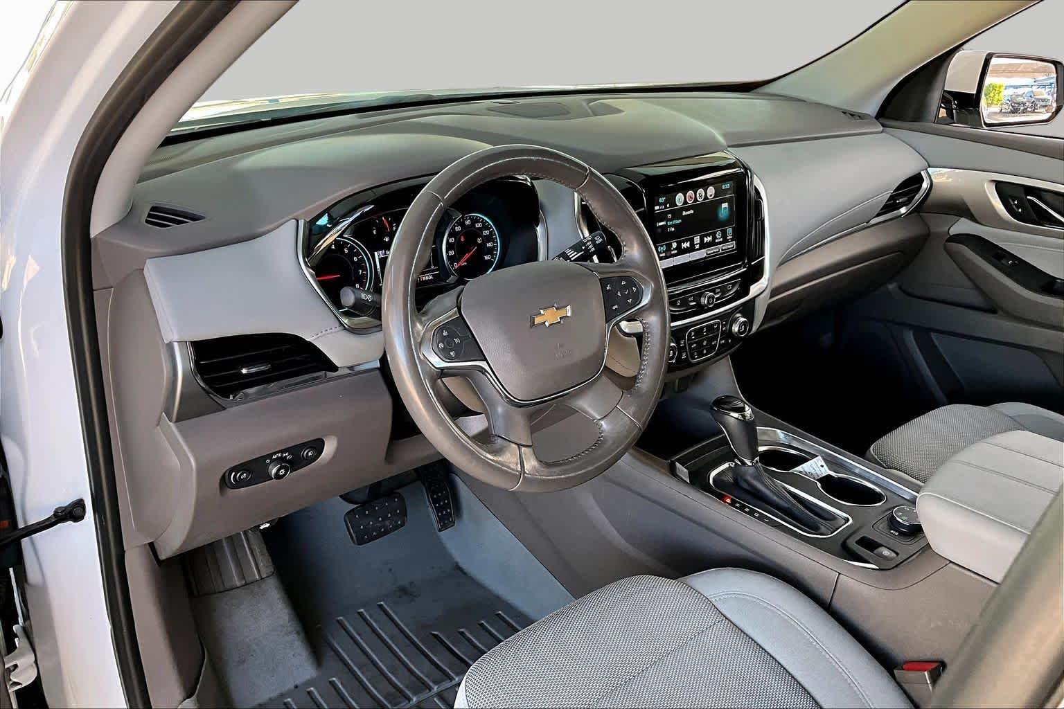 Used 2018 Iridescent Pearl Tricoat Chevrolet LT Cloth image 18